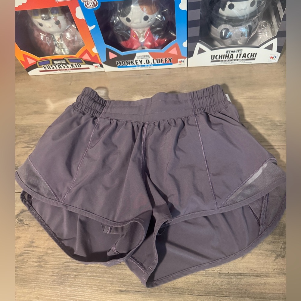 Rare Lululemon shorts - color code is
W7ARKRD40119L!!! Size 4 Regular.